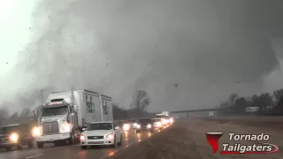Tornado crossing I-55 Como, MS 12/23/15
