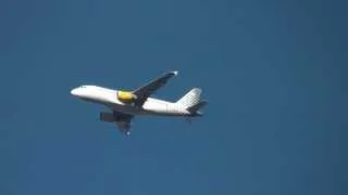 VUELING AIRWAYS A-319 flying over London