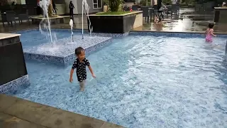 Video Anak, Enca & Enci Berenang di Hotel Dalton Makassar