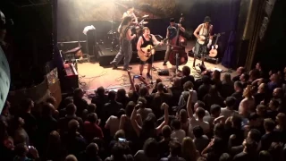 Thunderstruck by Steve'n'Seagulls (LIVE) Paris