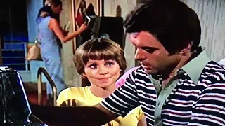 Robert Urich Gets Back With Wife // Love Boat