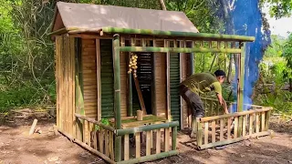 Camping hujan deras || Membangun shelter bambu sederhana di hutan pinggir sungai