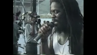 Dennis Brown, Freddie McGregor, Gregory Isaacs, John Holt –Wine & Roses Susplash90