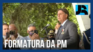 Bolsonaro participa de formatura de soldados da PM e faz ataques a imprensa em discurso