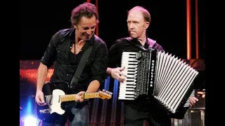 Bruce Springsteen Backstreets ( Live)   Traduzione Italiano