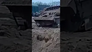 ⚡️Появилось видео последствий ночного удара по базе военной техники в Клинцах Брянской области.