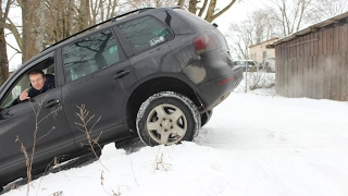 Touareg , Land cruiser 120 на снежном подъёме.