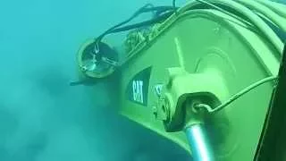 Escavadeira Hidráulica CAT submarino embaixo do MAR parte 1