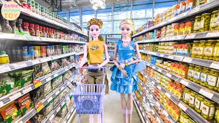 Barbie supermarket toys, Barbie wearing new clothes and friends shopping in the supermarket