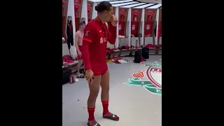 Virgil Van Dijk sings his song after winning the FA Cup!