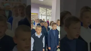 Поднятие флага и гимн России