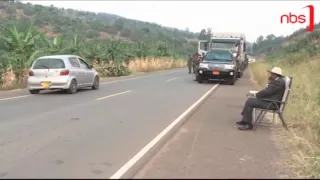 Museveni Phone Call by the Roadside Excites Ugandans