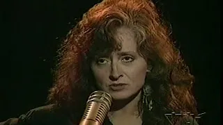 Bonnie Raitt - The Queen of Pop Music Behind The Blues - VH1 1989 p2