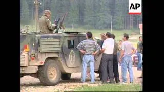 BOSNIA: US IFOR SOLDIERS MOBBED BY BOSNIAN SERB CIVILIANS