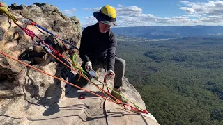 Knot pass during a raising operation.