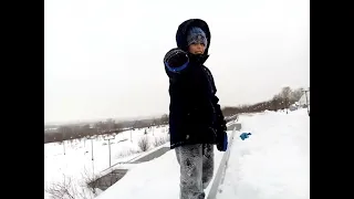 Экстримальный прыжок в снег