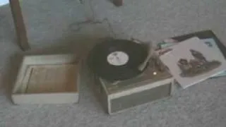 Newcomb EDT-15C Portable Record player