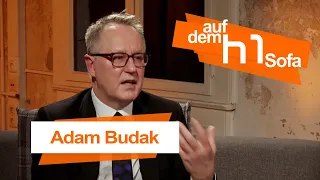 Auf dem h1-Sofa - Zu Gast: Adam  Budak, Direktor der Kestnergesellschaft