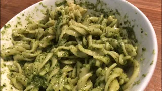How to make Pesto pasta! (Homemade and store-bought!)