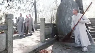 The Bullie looks down on Shaolin monks, but this sweeping monk is the NO.1 in the world!