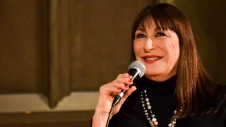 Anjelica Huston: "Watch Me"