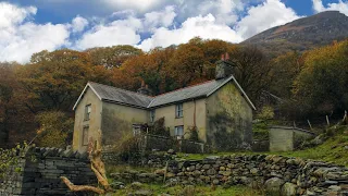 ABANDONED HOUSE FROZEN IN TIME - UNTOUCHED AND HIDDEN IN THE MOUNTAINS FOR OVER 50 YEARS