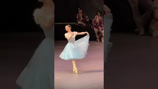 Диагональ Жизели на одной ножке😍из 1 акта #bolshoitheatre #giselle #евгенияобразцова #ballet