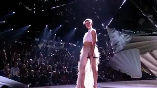 Halsey - without me Victoria Secret Fashion Show 2018