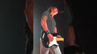Blue Ain’t Your Color Keith Urban live #GraffitiUWorldTour Charlotte NC July 2018