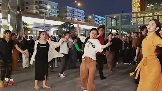 Tibetan dance "Tibetan Guozhuang Jump up" "Praise Qiangtang" "Prosperous Qiangtang"