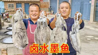 990買30斤墨魚，花4小時鹵制金黃，這港式鹵水墨魚名不虛傳