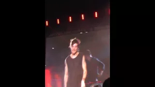 Harry styles recovering from being hit in the face with a can at recent Philly show.