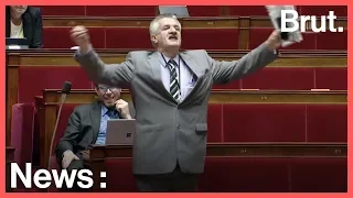 La grosse colère de Jean Lassalle en pleine Assemblée