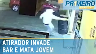 Atirador mata jovem e deixa adolescente ferido em bar de SC | Primeiro Impacto (26/04/24)