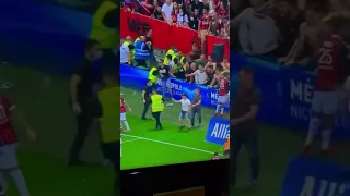 BAGARRE GÉNÉRAL NICE - OM  UN MARSEILLAIS FRAPPE UN SUPPORTER NICOIS !