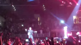 Eminem Surprise!!! At Rihanna Concert!