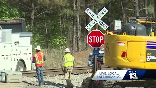 Train derails in Jasper, trapping crew in engine room