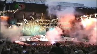 Metallica - Speaker announces the concert is canceled and...James breaks on stage 1994/1995