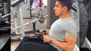 Shoulders Back and Down   Incorrect vs Correct