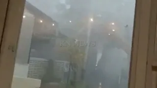 Sky is attacking Indonesia! Crazy storm destroys rooftops and trees in Yogyakarta!