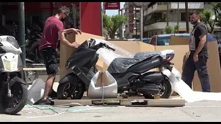 unboxing the KYMCO X TOWN 300cc scooter 2021