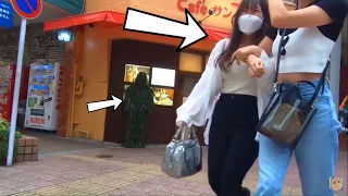 Bushman  かわいい日本の十代の若者たちは悲鳴を上げる😂 #funny #bushman #prank