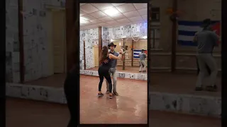 Bachata. Baile sensual. Carita de Inocente