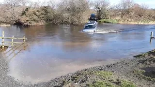 Land Rover Discovery 3 River Crossing