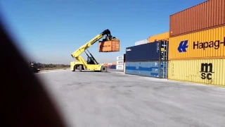 OPERANDO UNA REACH STACKER