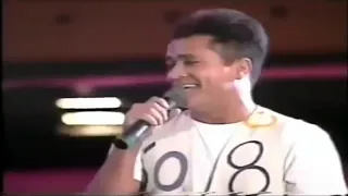 Amigos 1995 - Luciano e Leonardo cantam "É o Amor"