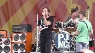 Pearl Jam - Rockin' in the Free World [Neil Young cover] (Jazz Fest 04.23.16) HD