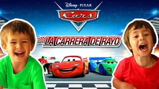 LA CARRERA DE RAYO MCQUEEN DISNEY JUNIOR Juegos de carreras de autos para niños - CARS