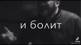 ветер завывает диким воем облака сердце тихо плачет и болит  как нам не хватало на двоих одной любви