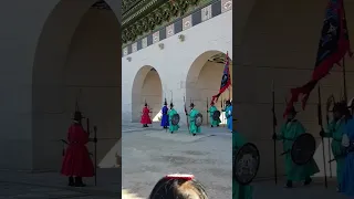 Changing of Royal Guards at the 📍Gyeongbukgong Palace - Seoul, South Korea #seoul #southkorea